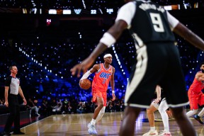 密尔沃基雄鹿训练开放日，冲刺阶段防线松动引欢呼，NBA总决赛在即，球队文化再被提及的简单介绍-华体会平台