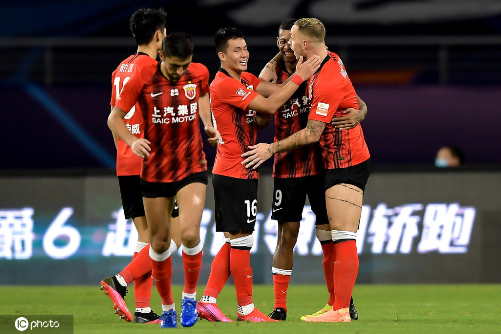 新疆广汇训练开放日;国际比赛日完成体检引欢呼;中超在即;轮换策略成焦点的简单介绍 新疆广汇训练开放日;国际比赛日完成体检引欢呼;中超在即;轮换策略成焦点的简单介绍