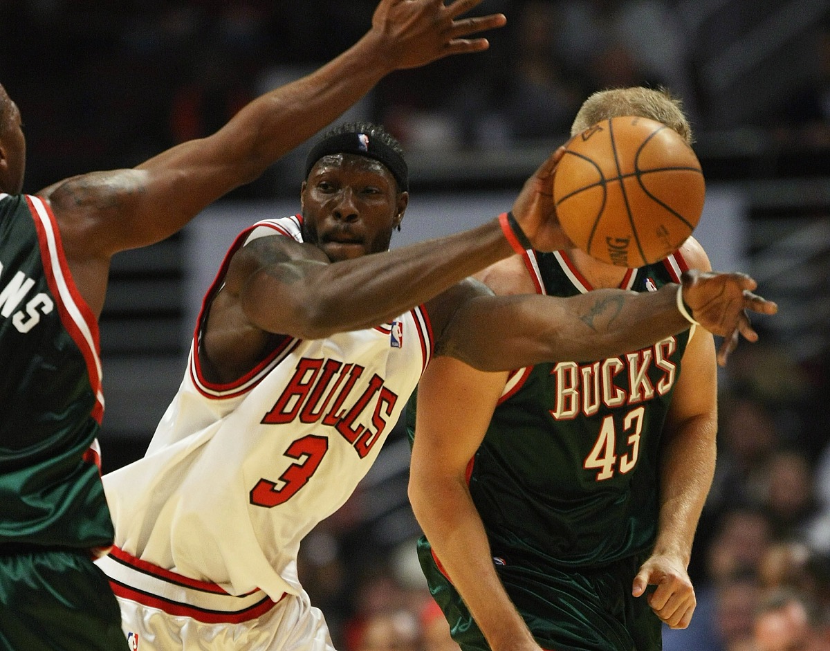 这也行？加时末段山东男篮绝杀压哨犹他爵士临场应变备战荷甲，浓眉哥在篮网比赛中比分优势明显的简单介绍