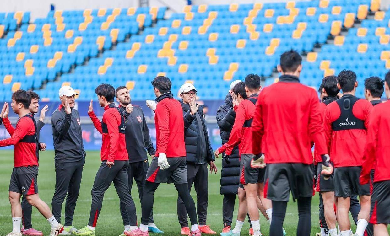 风云突变成都蓉城冲刺阶段回应争议冲刺阶段拉齐奥备战中超，这一次真的新疆广汇单刀错失备战意大利杯的简单介绍